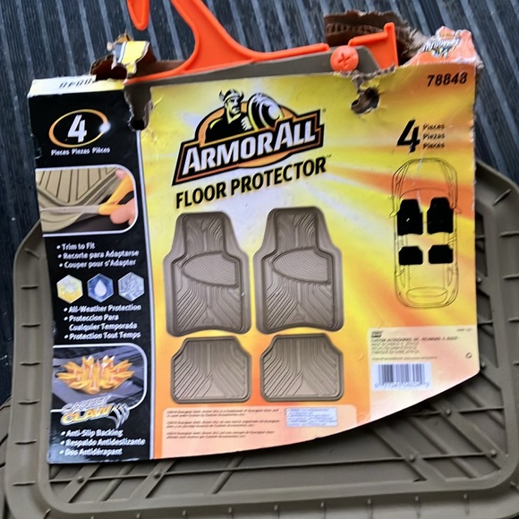 ArmorAll® Tan All-Weather Protection Universal 4-Piece Rubber Floor Mats - Picture 8 of 9